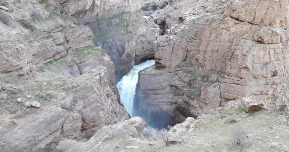 آبشار کردیت فارسان دیدنی های فارسان