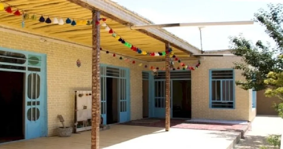 اقامتگاه بوم گردی دربست با حیاط زیبا بروجن