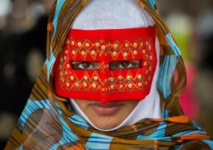 مهمترین سوغات هرمزگان - برقع یا نقاب
